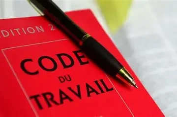 code du travail avec un stylo