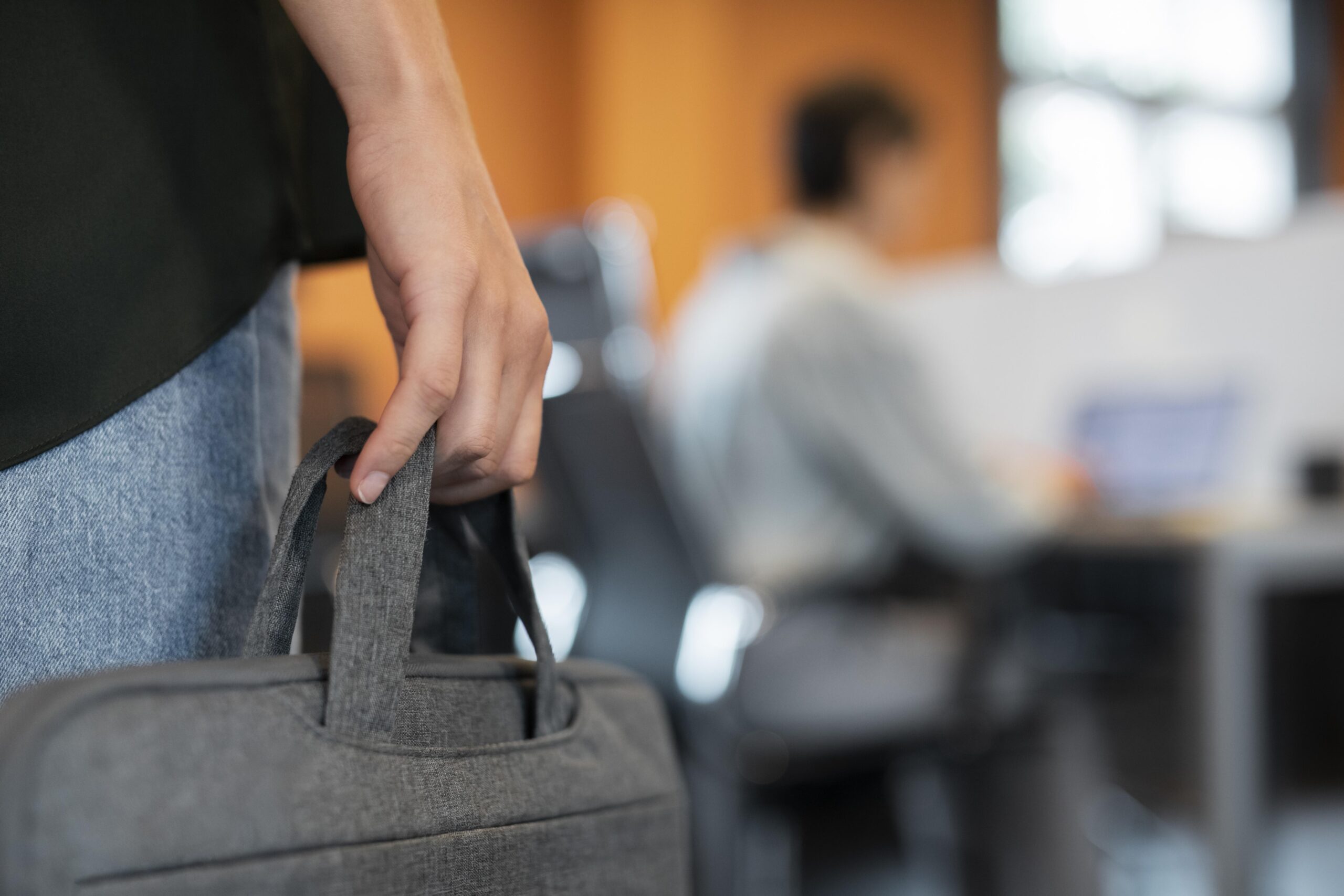 Blues de rentrée et dépression post‑vacances, illustrant la difficulté émotionnelle du retour au travail après une période de repos.